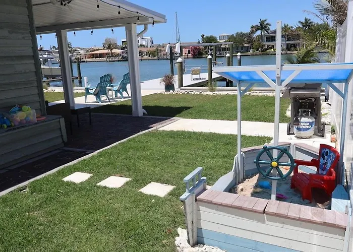 Сasa de vacaciones Waterfront House With Golf Cart And Family Fun