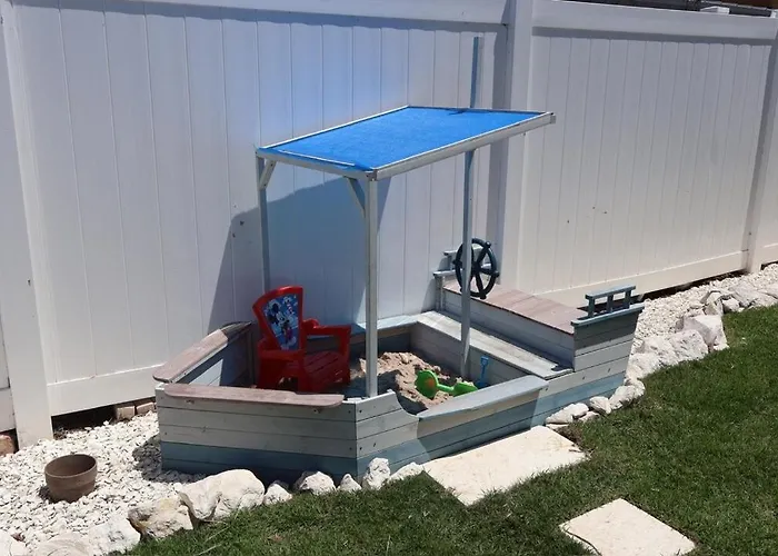 Waterfront House With Golf Cart And Family Fun Сasa de vacaciones
