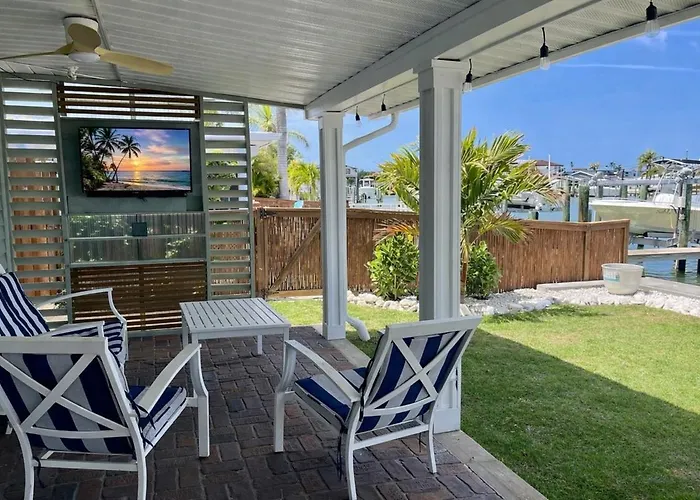 Waterfront House With Golf Cart And Family Fun Сasa de vacaciones