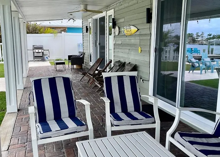 Сasa de vacaciones Waterfront House With Golf Cart And Family Fun